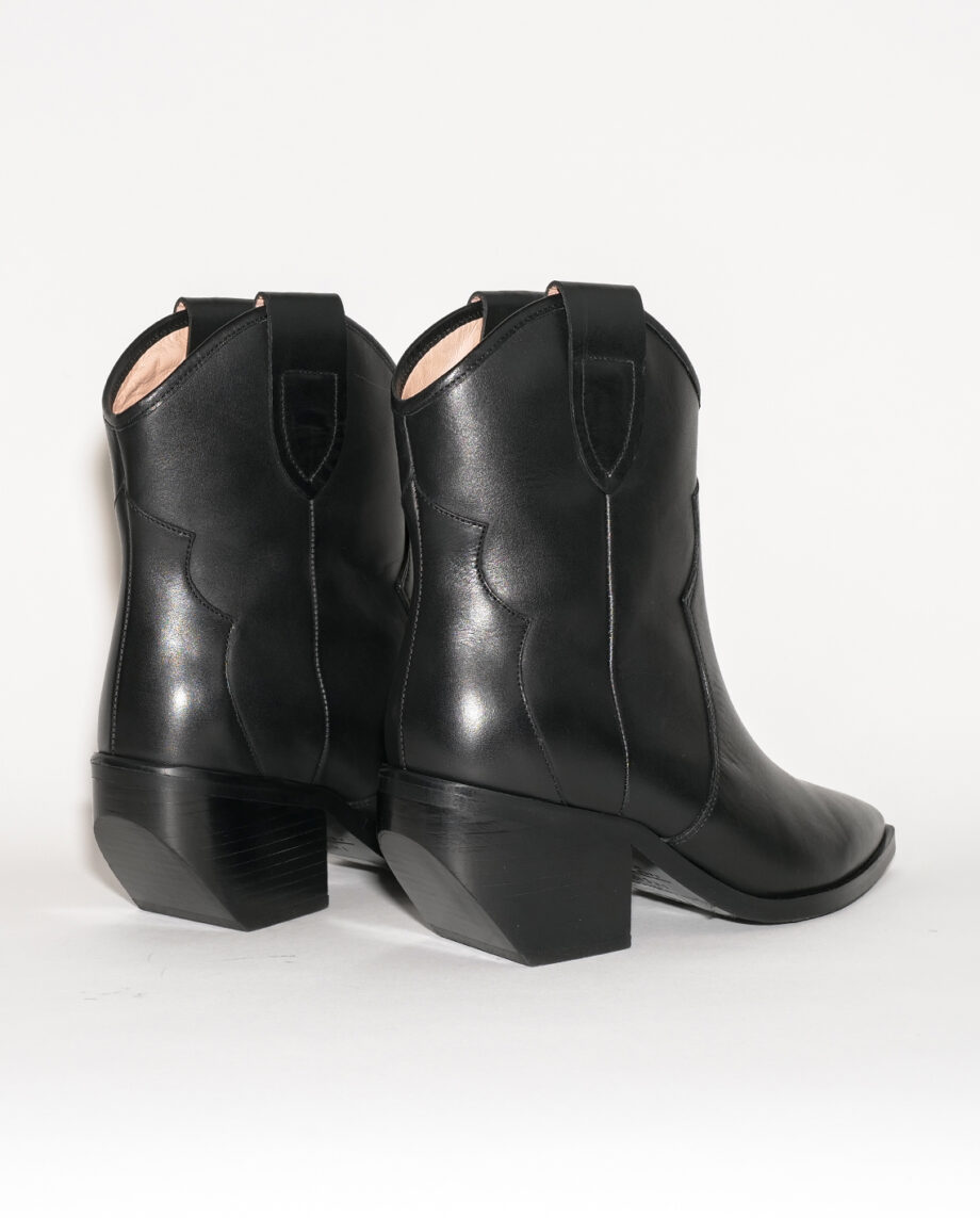 BLACK WESTERN BOOTS