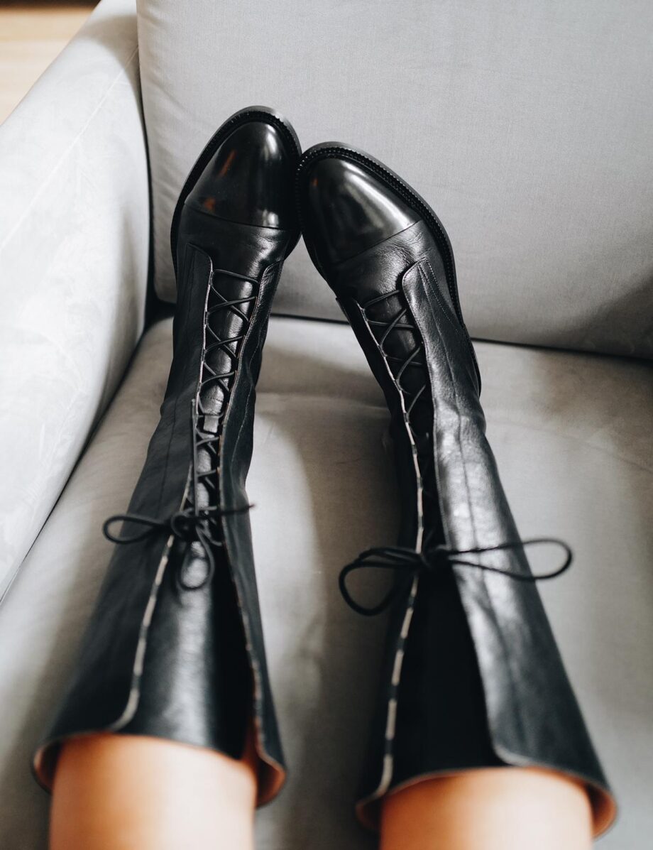 HIGH LEATHER BROGUE BOOTS